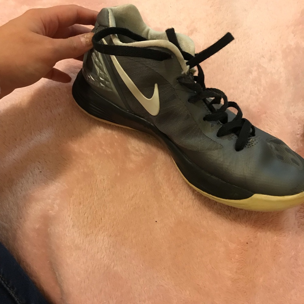 Volleyball shoes